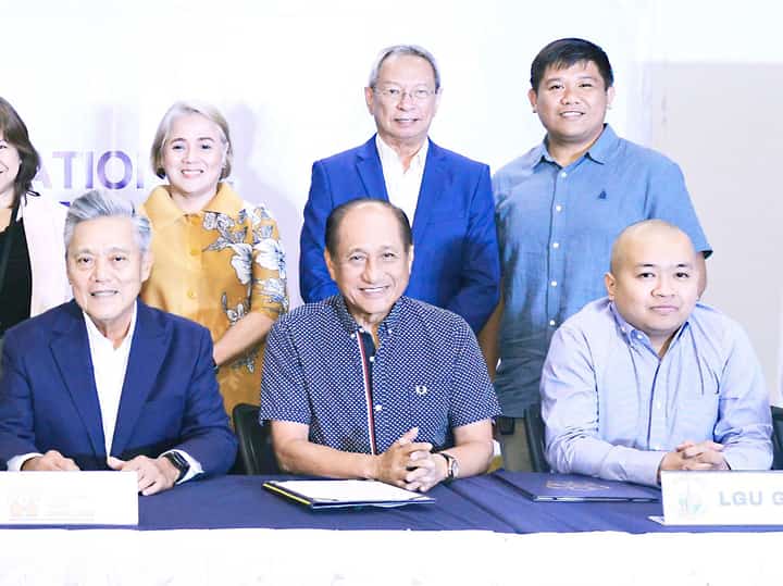 Done deal Signing or witnessing the signing of the memorandum of agreement to build more socialized housing in Isabela were (seated, from left) National Home Mortgage Finance Corporation president Renato L. Tobias, former Isabela Governor Faustino Dy Jr., DHSUD Assistant Secretary Daryl Bryan Villanueva, and (standing, from left) NHMFC EVP OLivia Alicia Ramos, NHMFC consultant Joel Macalincag, and Uanjelle Land Inc. president Engr. Alduane Alegria.